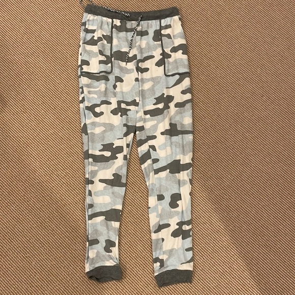 Kensie camo pajama/loungewear set - Picture 4 of 4